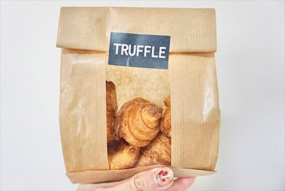 Truffle mini（トリュフミニ）新橋 で贅沢パン♡人気No.1の「白トリュフパン」連載：坂本リエの働く女子の街パンvol.03