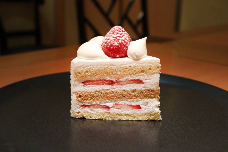 食べられるのは5月まで。最高級にして、味も最高クラス。ホテルニューオータニ（東京）「パティスリー SATSUKI」の“スーパー”なケーキ　連載：最高のショートケーキを求めてvol.02 