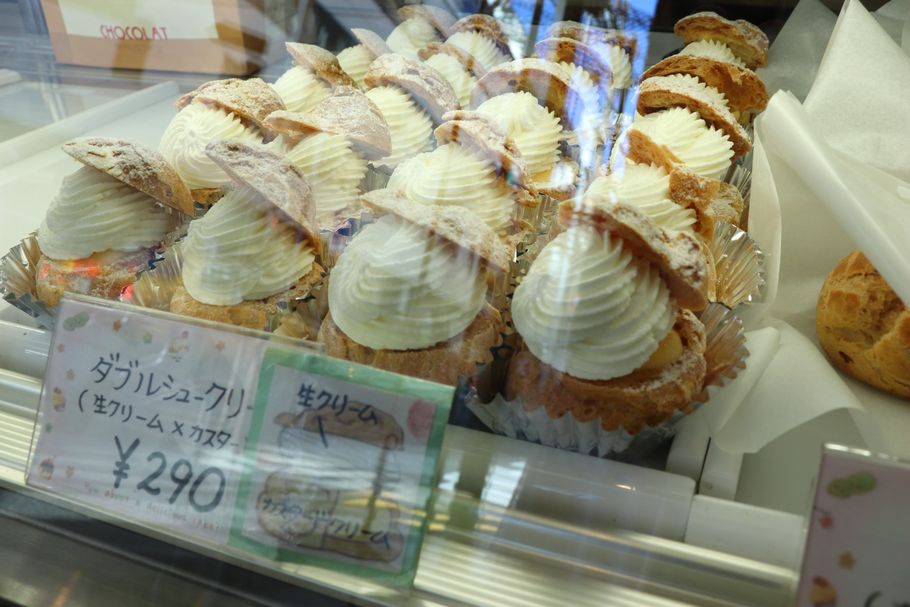 オザワ洋菓子店のシュークリーム