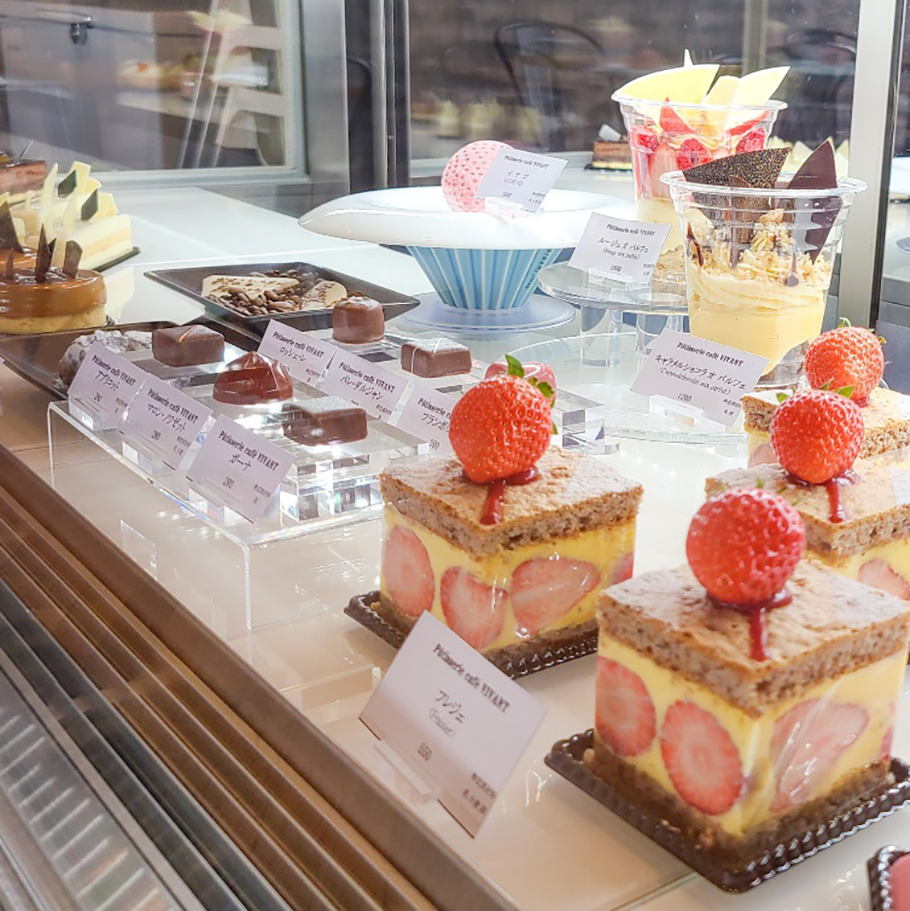 『都内で巨大なイチゴスイーツを堪能できるパティスリーカフェを紹介』【国立　Patisserie café VIVANT】