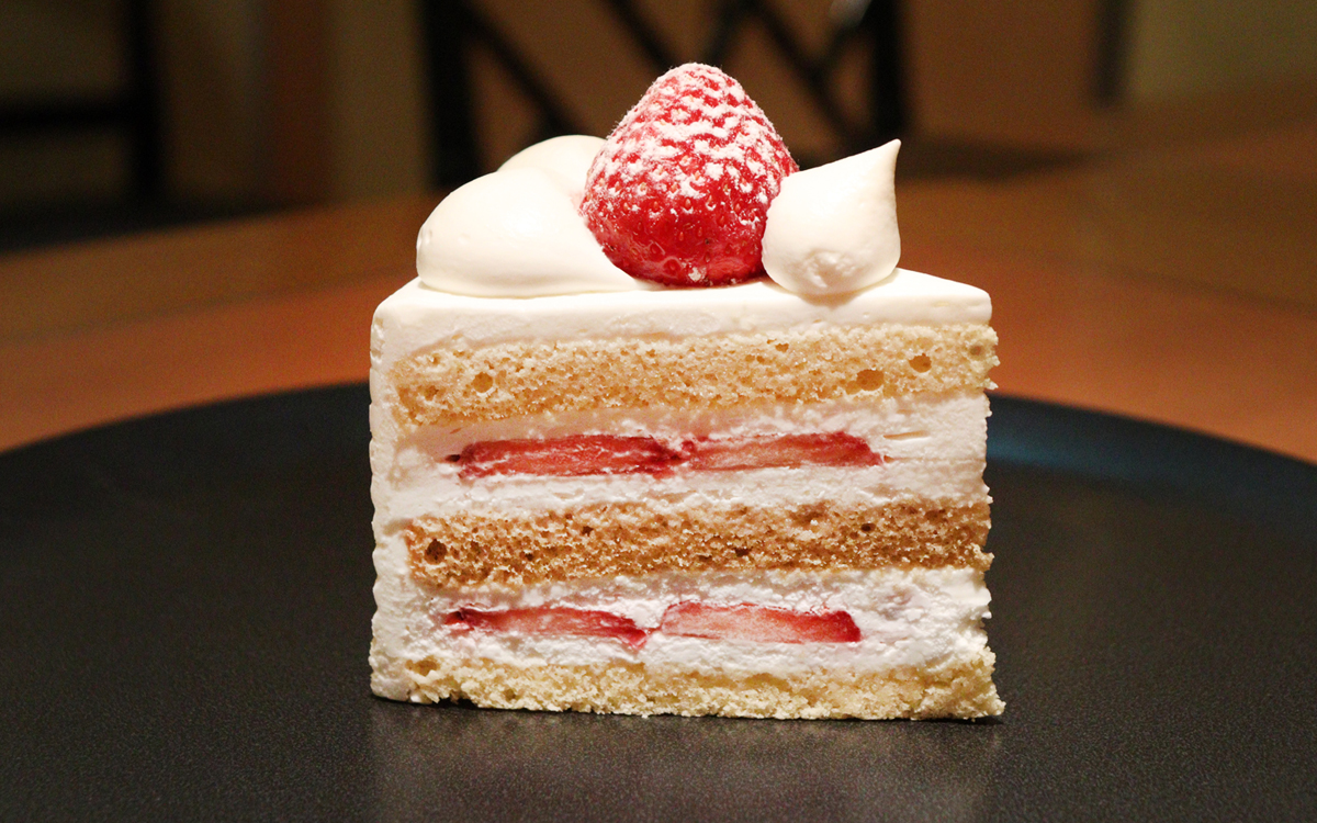 食べられるのは5月まで。最高級にして、味も最高クラス。ホテルニューオータニ（東京）「パティスリー SATSUKI」の“スーパー”なケーキ　連載：最高のショートケーキを求めてvol.02