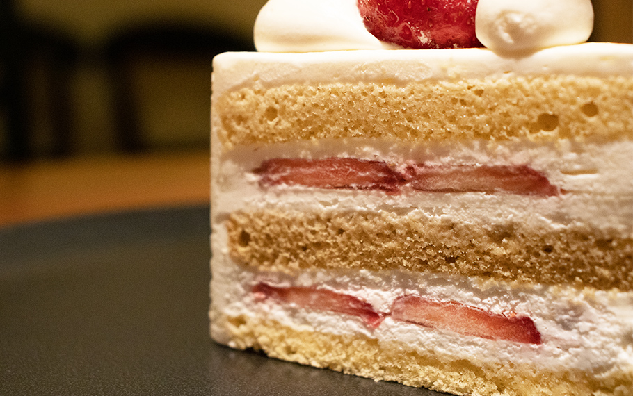 食べられるのは5月まで。最高級にして、味も最高クラス。ホテルニューオータニ（東京）「パティスリー SATSUKI」の“スーパー”なケーキ　連載：最高のショートケーキを求めてvol.02 