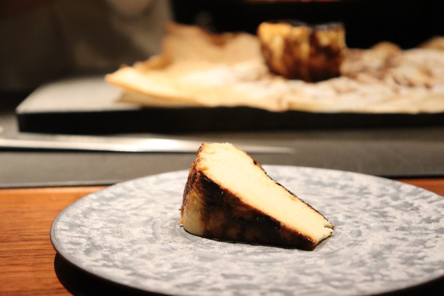 編集部が本気で選んだお取り寄せチーズケーキトップ４！ミシュランの味をお家で。スモーキーな香りがクセになる「薪焼 銀座おのでら」
