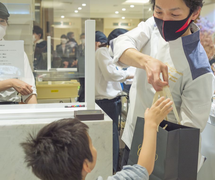 「カメリア銀座」伊勢丹新宿店オープン。