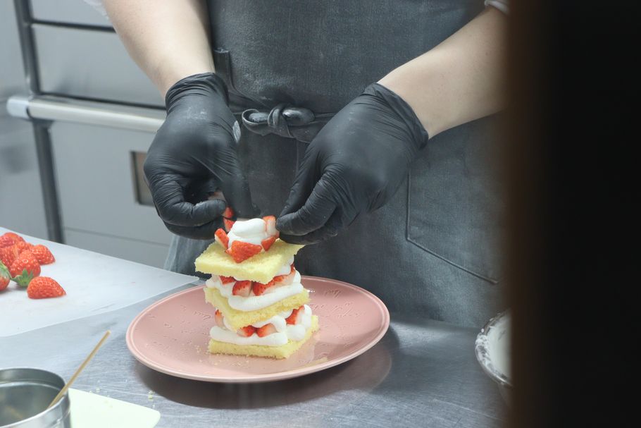 出来立てを目で見て、すぐ食べて感じる日本一フレッシュなショートケーキ「Sweets Cafe KYOTO KEIZO」