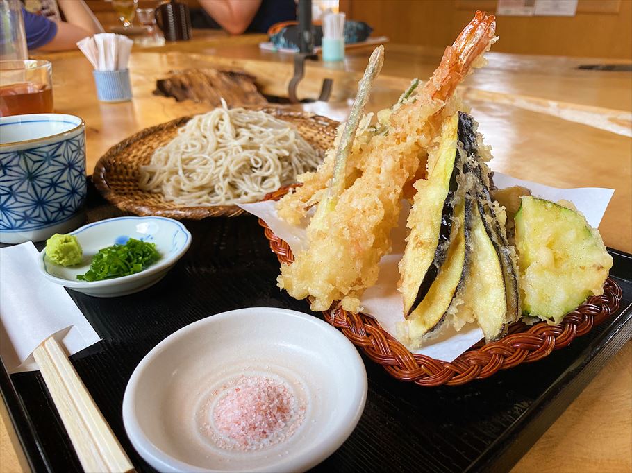 蕎麦屋が作る自家製フルーツパフェ！旬のフルーツが盛りだくさん！「蕎麦屋 匠」(埼玉県加須市)