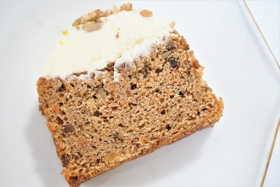 【スタバ】オンラインから初のフードが登場しおいしいと話題に！サスティナブルな「キャロットケーキ」は完売前に絶対食べるべし