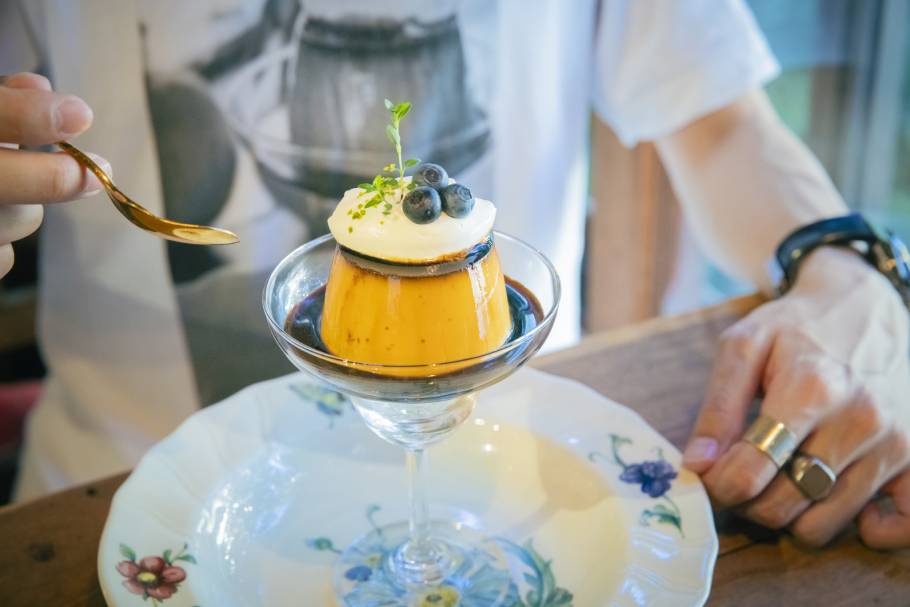 宙に浮く“空とぶプリン”。プリン王子のイチ押し古民家カフェ「木花日和」のプリン（杉並区）