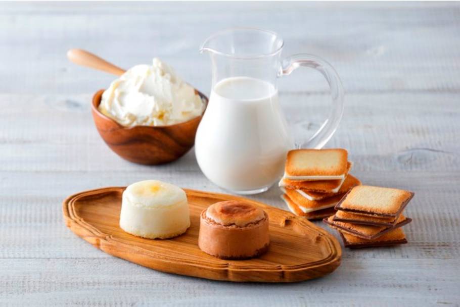 えっ！あの北海道土産「白い恋人」×オムレット！？ミルクチョコレートとクリームチーズがマッチした「白い恋人ミルクチョコレートオムレット」爆誕