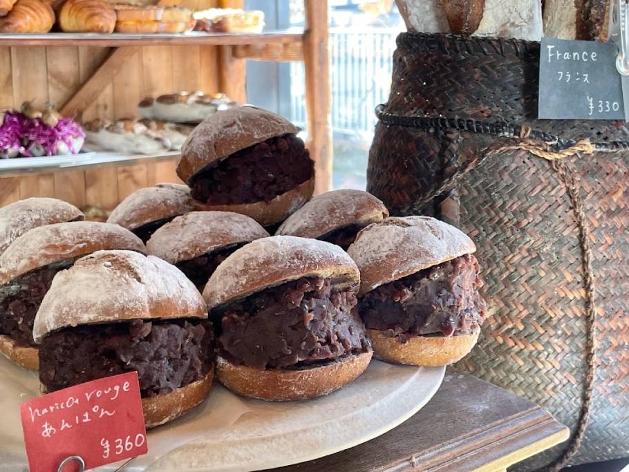 まるでパンの美術館！池ノ上「eteco bread（エテコブレッド）」に並ぶ具材たっぷりの美しいパンたちに感動