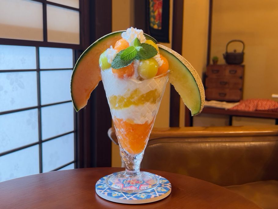 丸ごと生メロンをドリンクに？！古民家「Cafe TomiQ(カフェ トミキュウ)」（埼玉県・行田市）のインパクトありすぎスイーツ