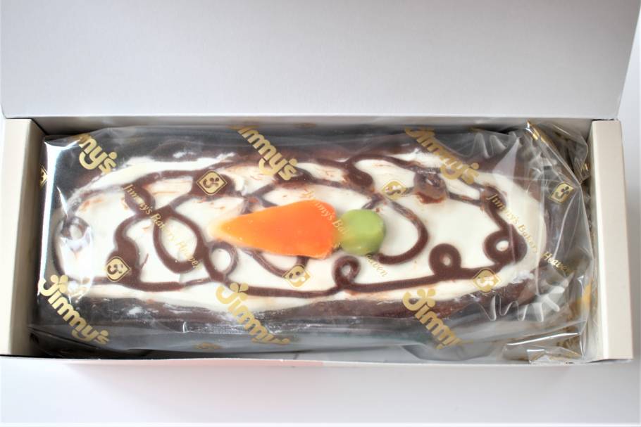 沖縄の洋菓子といえば「Jimmy's（ジミー）」。チョコがアクセント！食べすぎ注意なキャロットケーキを発見