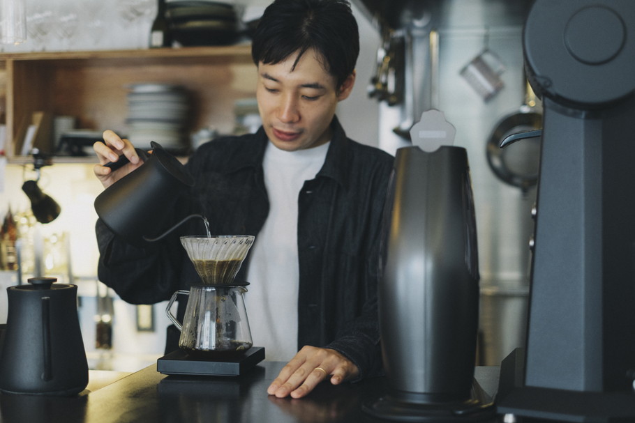 珈琲の香りに誘われて。西荻窪「浅煎りコーヒーと自然派ワイン  Typica」。話題の斬新すぎるパフェとは？連載 #ふうかとあいす