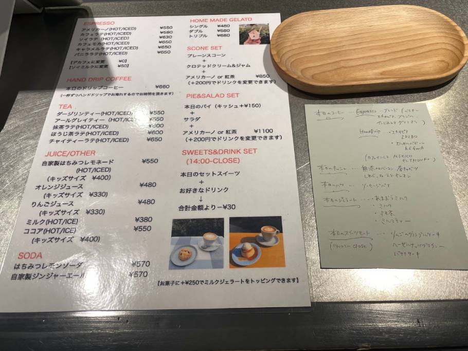 話題の新店。スイーツとジェラートのお店「Little Mitten BAKE SHOP」（東京・蒲田）のキャロットケーキ