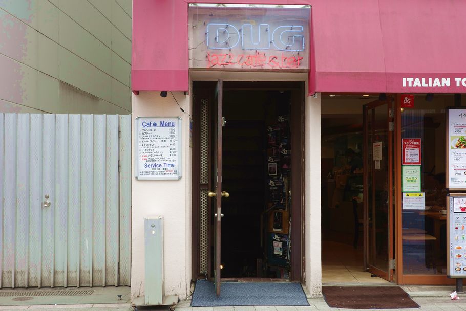 新宿の老舗Jazz喫茶『DUG(ダグ)』。いま再注目を浴びる後世に残したい“Jazz喫茶”の歴史に迫るブラウニー