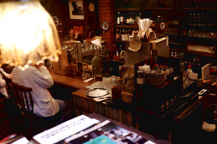 新宿の老舗Jazz喫茶『DUG(ダグ)』。いま再注目を浴びる後世に残したい“Jazz喫茶”の歴史に迫るブラウニー