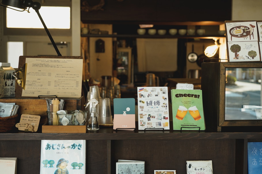 【手紙舎 本店】（つつじヶ丘）本と雑貨と手づくりの温もりに包まれて。誰もがほっと癒される、大人の「プリンアラモード」とは？