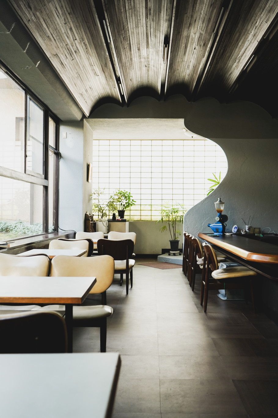 老舗喫茶店『つるや』（都立家政）で堪能する、洋食の味と優美な建築デザイン