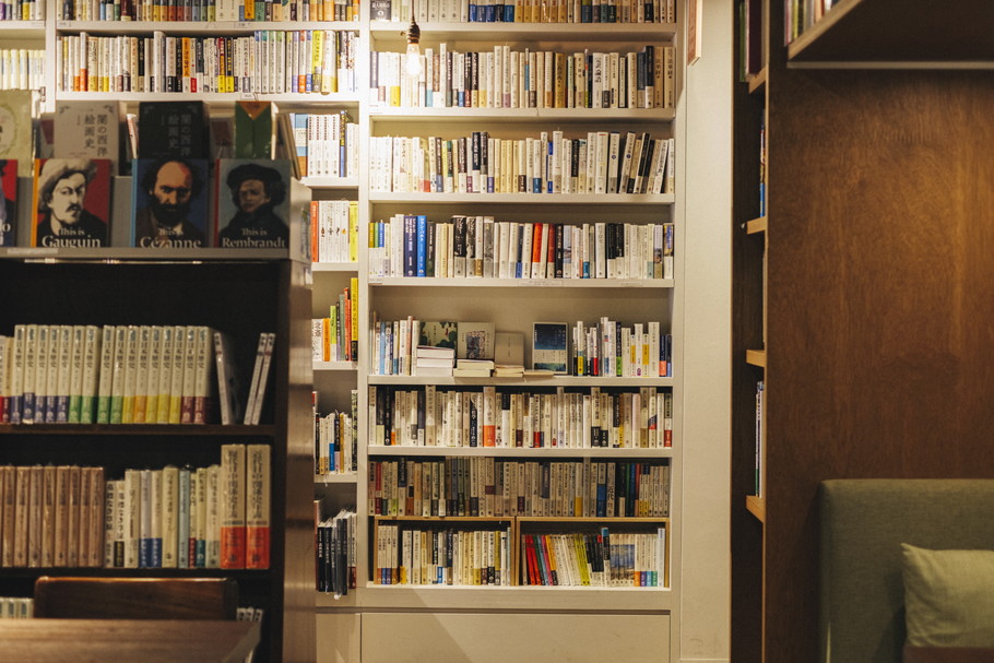 「神保町ブックセンター」岩波文庫の世界に浸る、本喫茶。「文庫ソーダ」と「プリンアラモード」で、とっておきの読書時間を