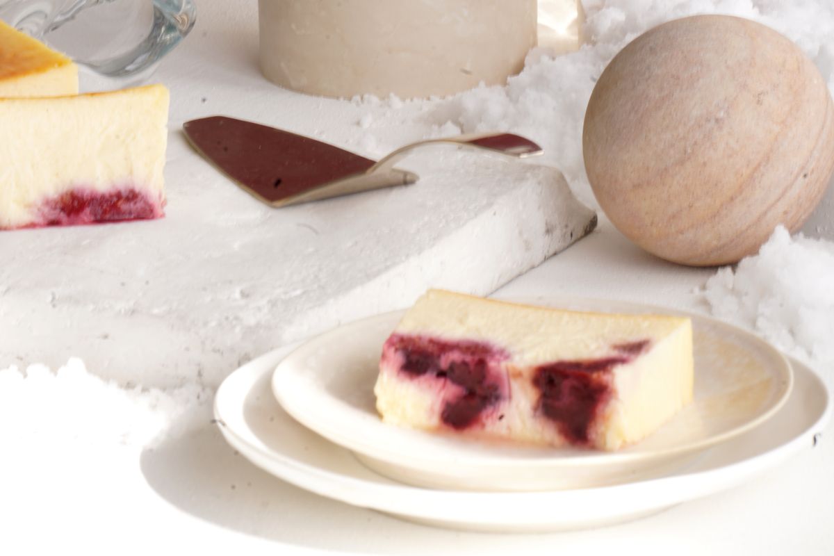 『Mr. CHEESECAKE』の超人気限定フレーバーが進化！苺とピスタチオ2種のチーズケーキを実食レポート