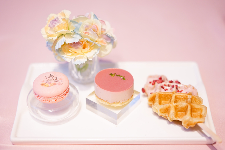 カフェの中にウェディングドレス！？お花とドレスと紅茶のお店「DRESSY CAFE KAMAKURA」