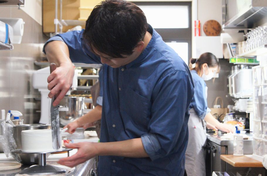 持続可能を目指したケーキカフェ「レ・フィーユ」（大阪・天王寺）菅原大シェフの挑戦とは？