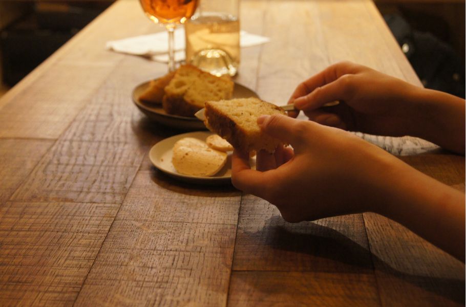 【大阪・靱公園】立ち飲みベーカリー「うらパネ」で”パン飲み”！ハードパンとワインと絶品料理を堪能しよう！