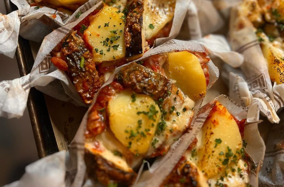 【大阪・靱公園】立ち飲みベーカリー「うらパネ」で”パン飲み”！ハードパンとワインと絶品料理を堪能しよう！