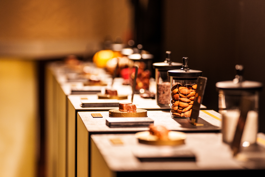 リンツから新作!アルティザン・ショコラ「シグネチャープラリネ」。2年の歳月をかけた7粒とはいったいどんな味なのか!?