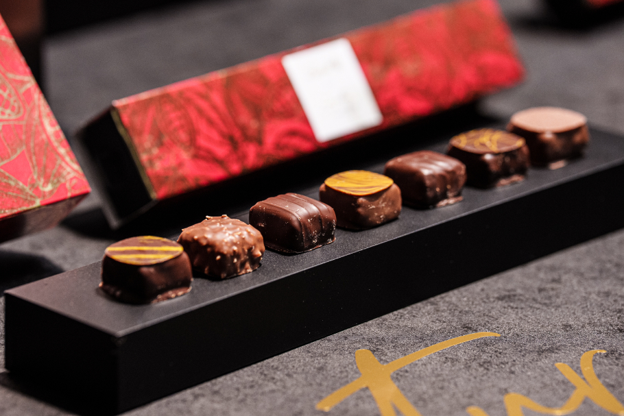 リンツから新作!アルティザン・ショコラ「シグネチャープラリネ」。2年の歳月をかけた7粒とはいったいどんな味なのか!?