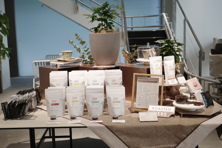東京・丸の内に新たなカフェスポット。サステナブルなコーヒーとお菓子を味わう「imperfect MARUNOUCHI ROASTERY」