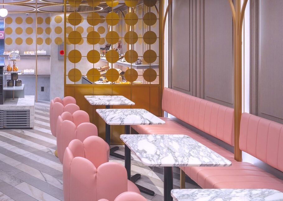 ポアールの内観