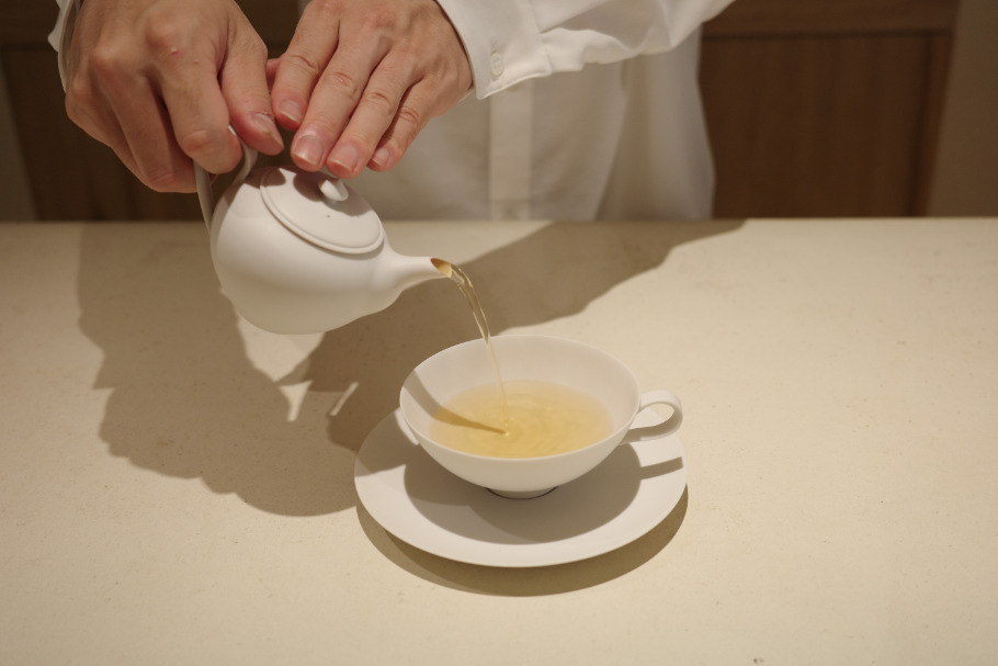 こんなにも違う? 和紅茶専門店「KAGUWA」(神楽坂)で楽しむ、季節の和菓子と香り豊かな一杯