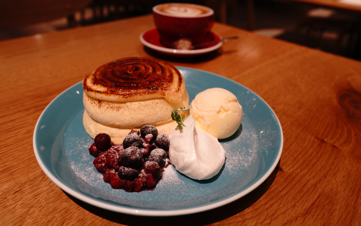 神戸旧居留地にある『YORKYS　BRUNCH』で、とろけるパンケーキを食す