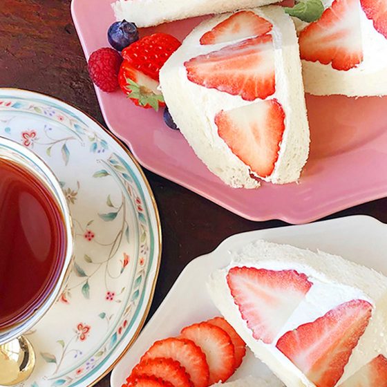 ひとめ惚れ必須！ 愛知県西尾のレトロ喫茶「珈琲閣」の贅沢いちごサンド