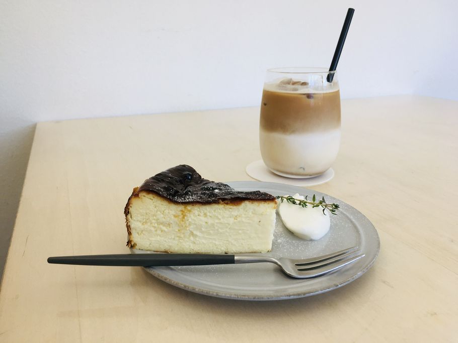 海を越え北海道！！苫小牧人気の「ITSUKI COFFEE 」心も掴まれるギュッと詰まったバスクチーズケーキとは？！(北海道:苫小牧)