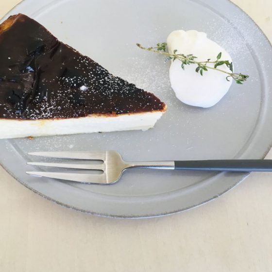 海を越え北海道！！苫小牧人気の「ITSUKI COFFEE 」心も掴まれるギュッと詰まったバスクチーズケーキとは？！(北海道:苫小牧)
