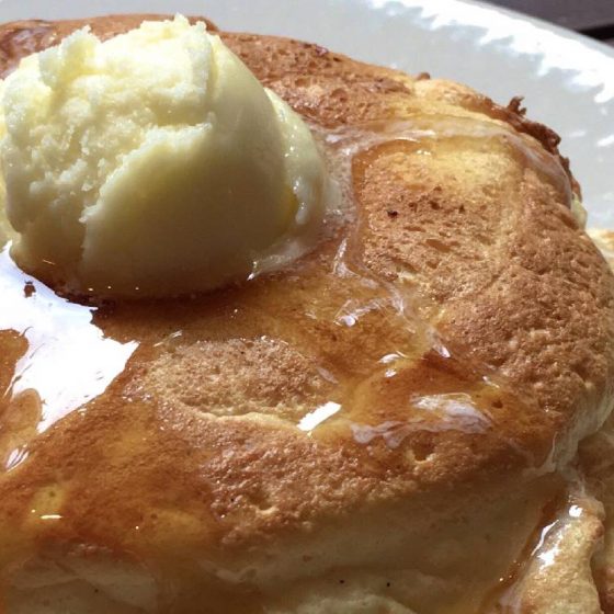 博多の駅近で味わえるリゾート気分！「WITH THE STYLE FUKUOKA」のふわふわすぎるパンケーキ