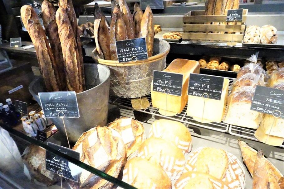 世界一のパン職人が作る絶品パンを九品仏「 Comme'N （ コム・ン）」で。オーラが眩しいパンたちからテイクアウトしたのは…