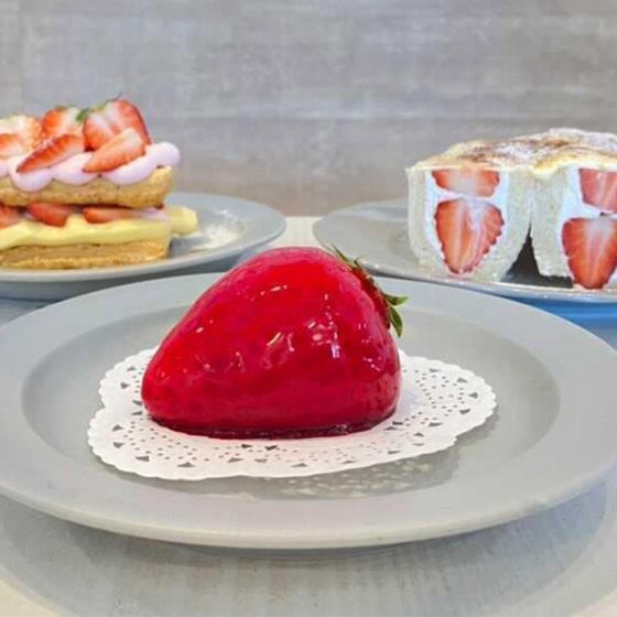 右も左もいちご！　静岡県伊豆の国市にある道の駅でイチゴの楽園「BonBonBERRY cafe」を見つけた♡