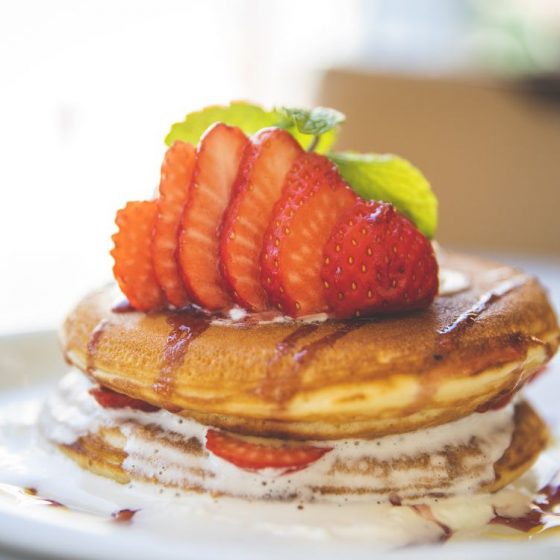 たっちゃんずパンケーキ部が長年通い続ける代官山「パンケーキカフェ クローバーズ」。元フレンチ料理人の作る極上のふわもちパンケーキ