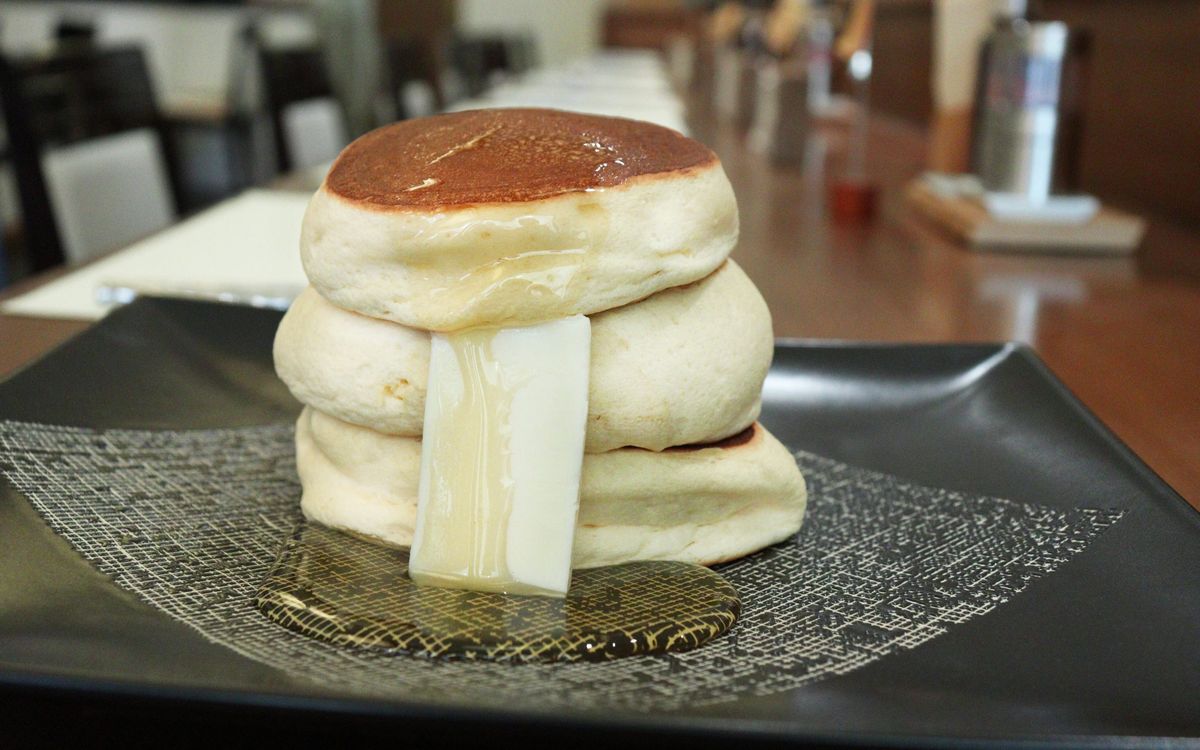 東京の下町・浅草「紅鶴」のシュワッととろけるパンケーキ。ボリューミーなのに重くない理由は○○にあった！