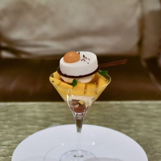 目玉焼きのパフェがかわいすぎる！「HAPPY イースターフェスティバル with ヴァローナ」世界最高のクーベルチュールチョコレート×徳永純司シェフ。