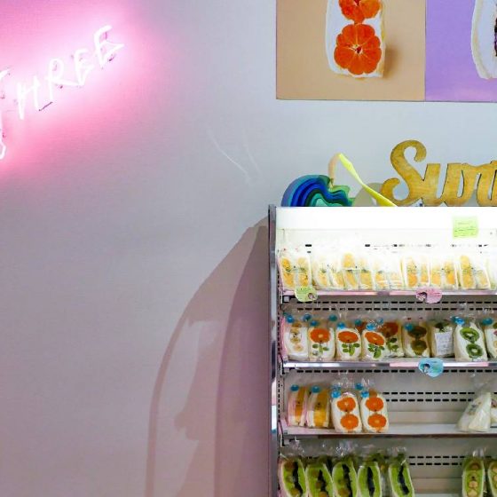 エアリーなクリームたっぷり！午前中で売り切れる「Fruits sand three」移転NEW OPEN (福岡県嘉麻市)