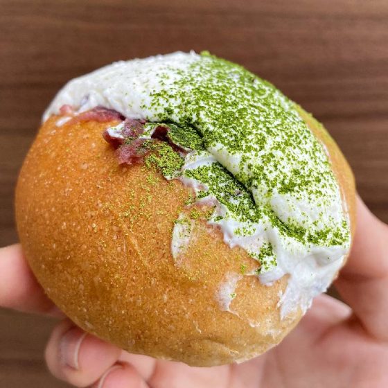 埼玉発。抹茶あんこのマリトッツォ「ベーカリーOSARUNA」