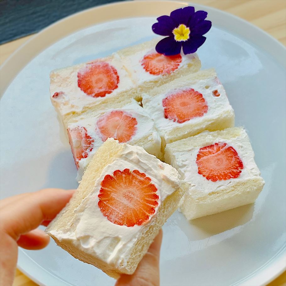 パンは「い志かわ」、クリームは「堂島ロール」を使用した名古屋の「パティスリー&オープンテラスカフェリヴァージュモンシェール」　絶品フルーツサンド