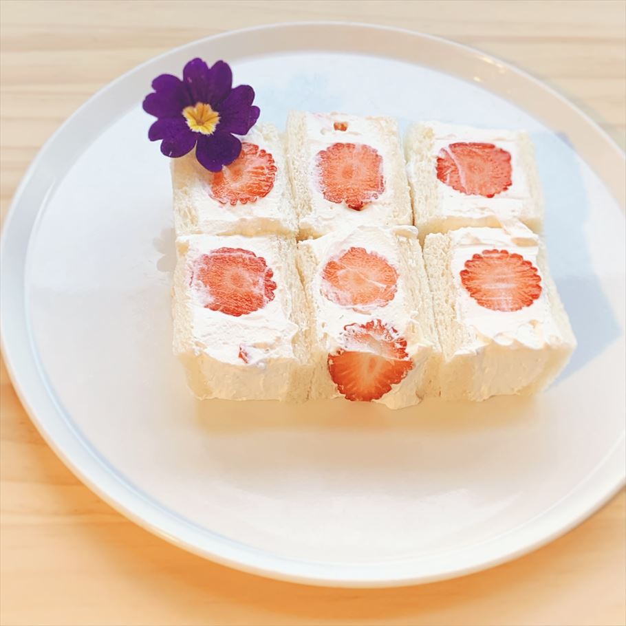 パンは「い志かわ」、クリームは「堂島ロール」を使用した名古屋の「パティスリー&オープンテラスカフェリヴァージュモンシェール」　絶品フルーツサンド