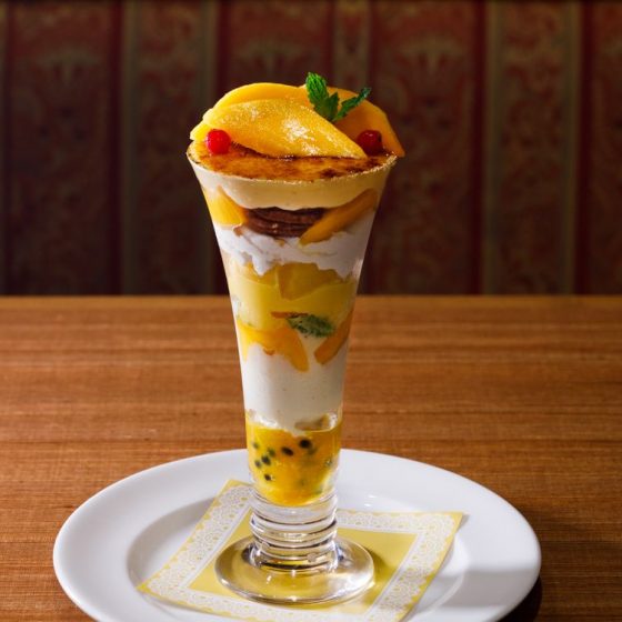 ロイヤルホストが生み出す奇跡のパフェ。パフェ評論家、斧屋さんが絶賛する、美味しさの秘密とは？