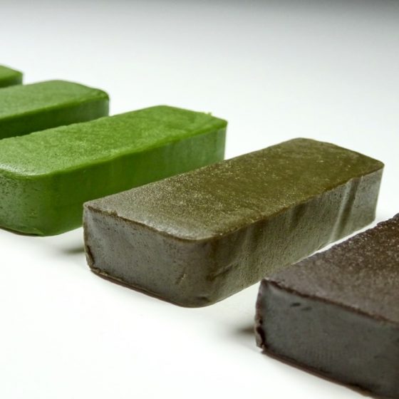 本当の抹茶好きに教えたい。世界初。おうちで最高級抹茶を品種ごとに味わうテリーヌショコラ「ISSENKA」