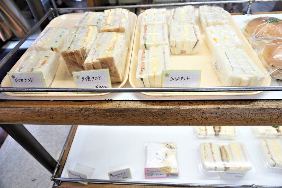 創業100周年！水天宮前「サンドウィッチパーラーまつむら」はレトロな雰囲気と約130種類のおいしいパンが魅力